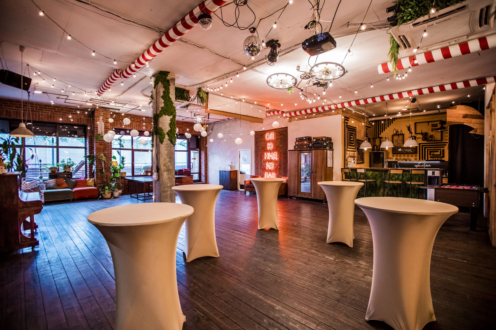 Фотография 10 площадки Большой уютный лофт с верандой на Нижегородской — 290 м²