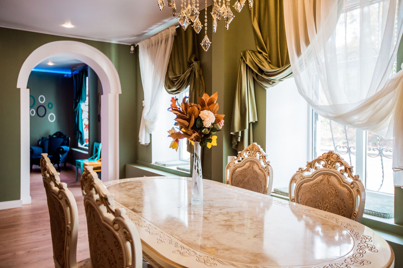 Фотография 3 площадки Классический дизайнерский лофт у Бауманской — 85 м²