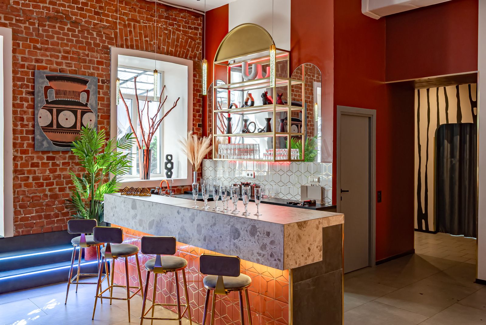 Фотография 2 площадки Уютный зал в стиле лофт‑фьюжн с верандой на Бауманской