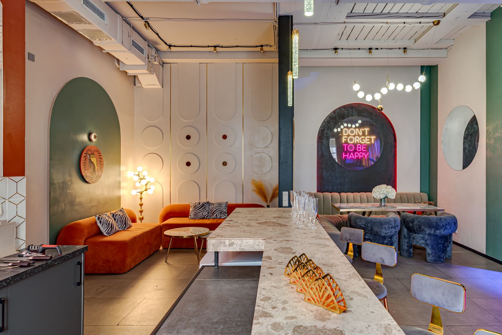 Фотография 3 площадки Уютный зал в стиле лофт‑фьюжн с верандой на Бауманской