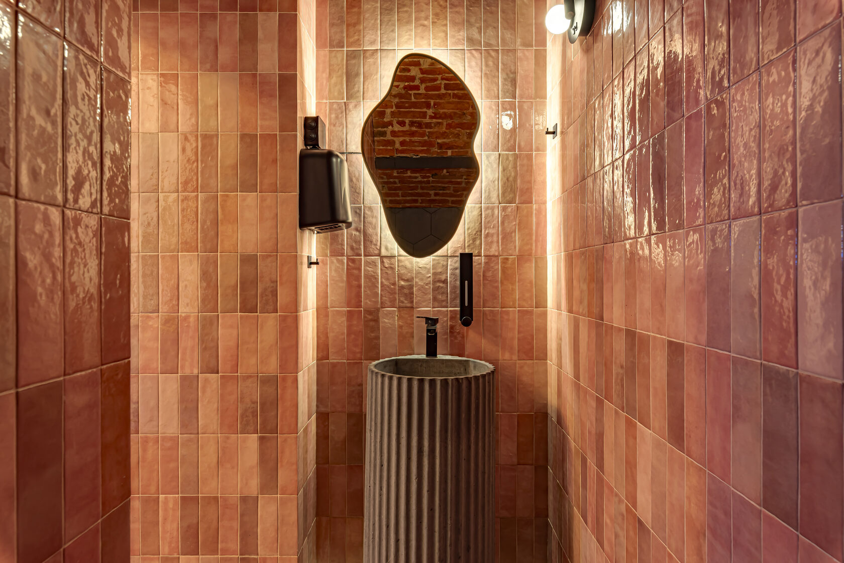 Фотография 12 площадки МАЙ Роза на Курской: двухуровневый зал 60 м²