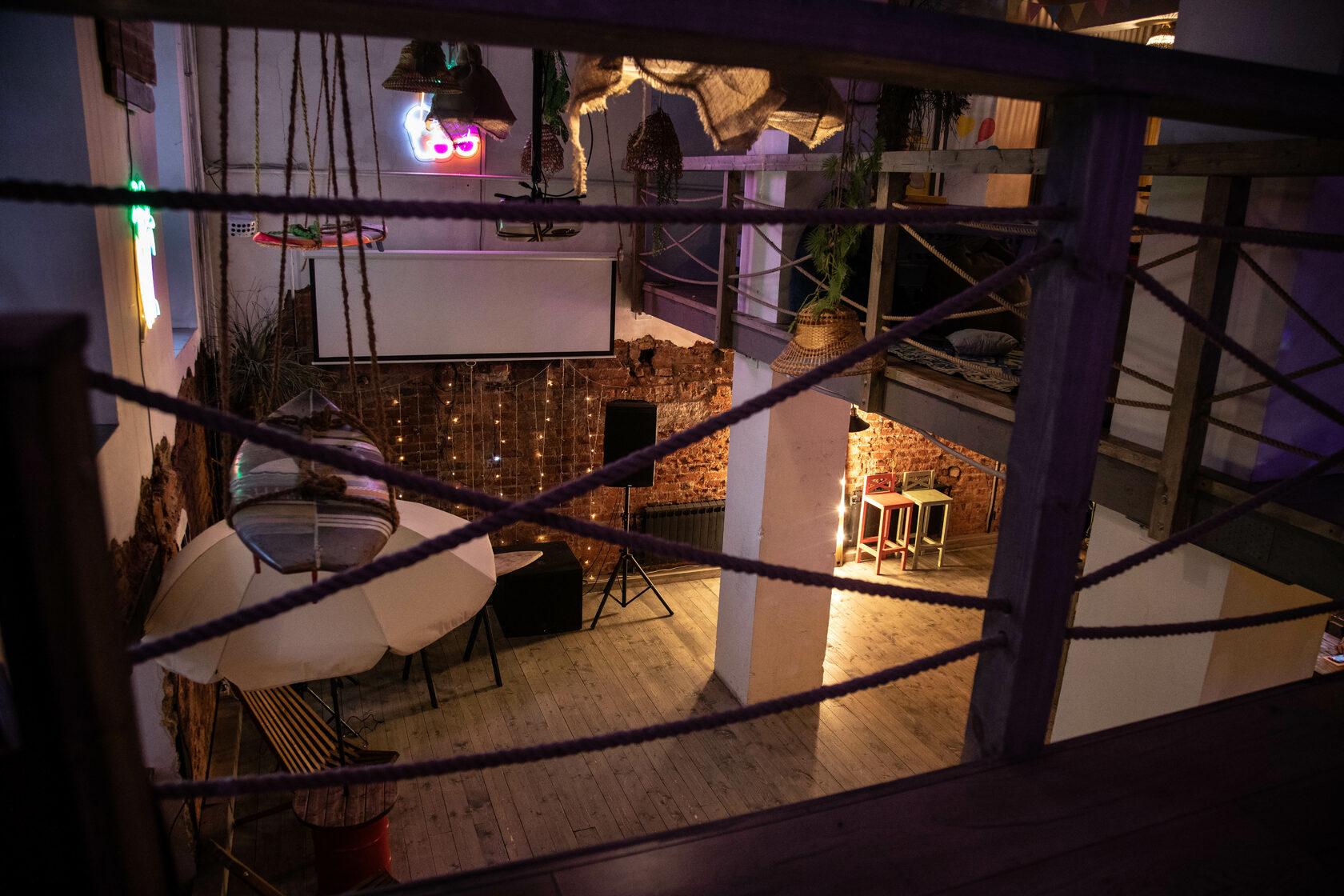 Фотография 10 площадки Hawaii House на Бауманской: двухуровневый лофт с верандой, 390 м²