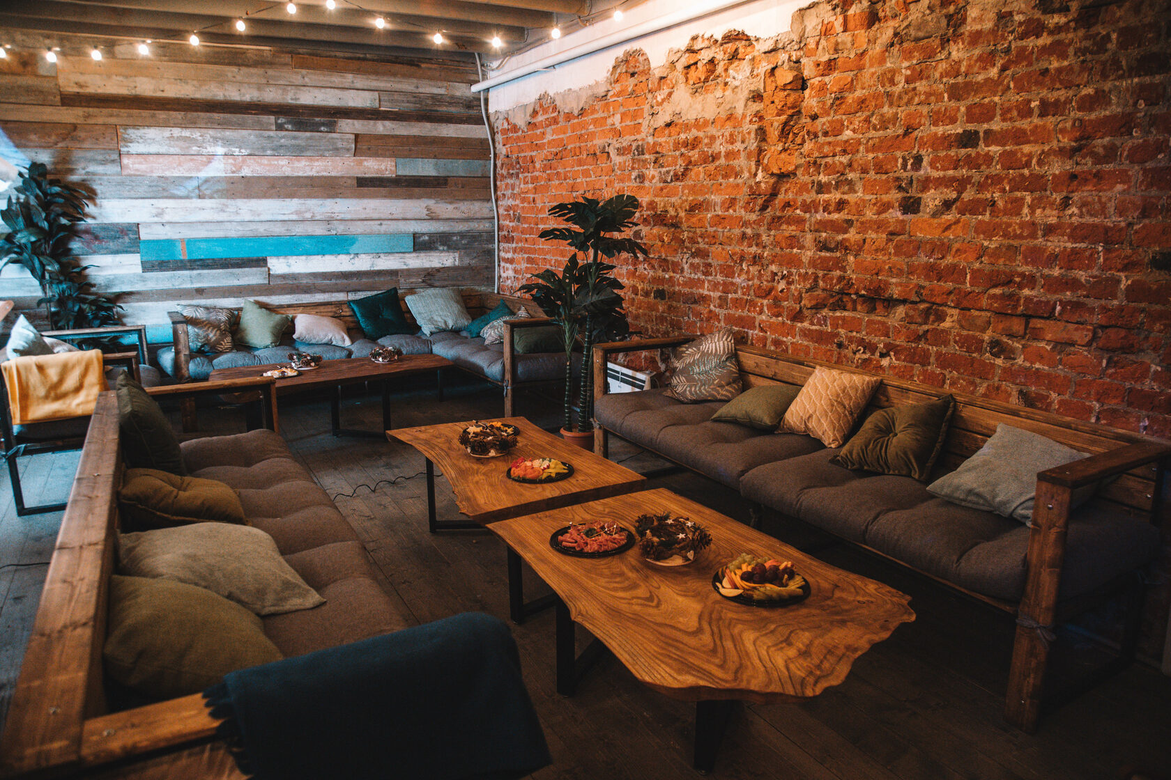 Фотография 13 площадки Hawaii House на Бауманской: двухуровневый лофт с верандой, 390 м²