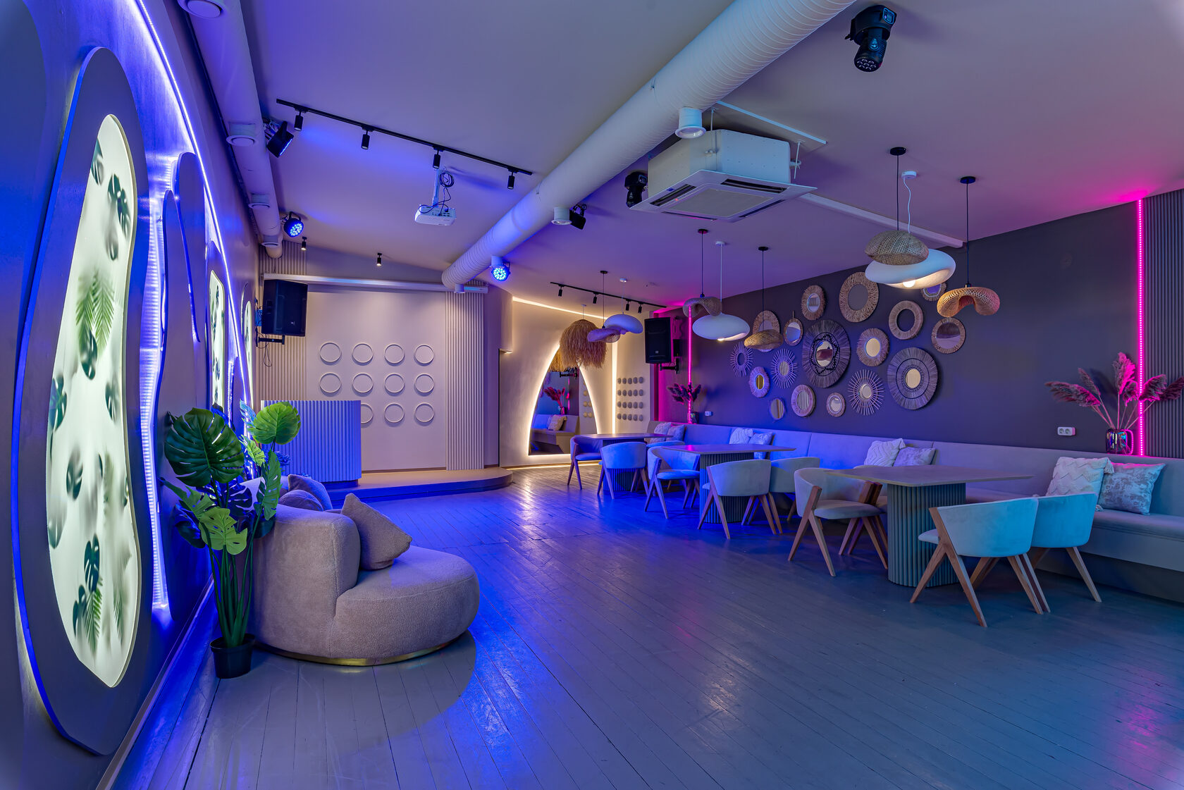 Фотография 3 площадки МАЙ «Август» на Курской: зал 110 м² в стиле ваби‑саби