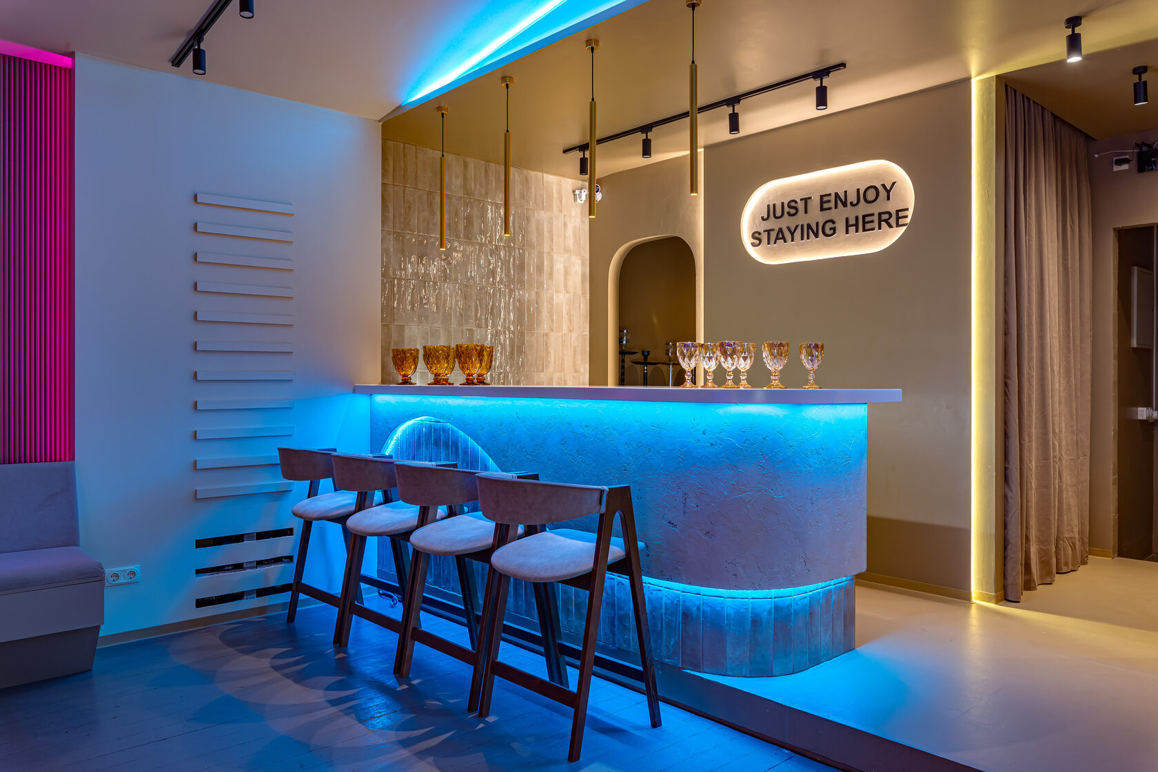 Фотография 5 площадки МАЙ «Август» на Курской: зал 110 м² в стиле ваби‑саби