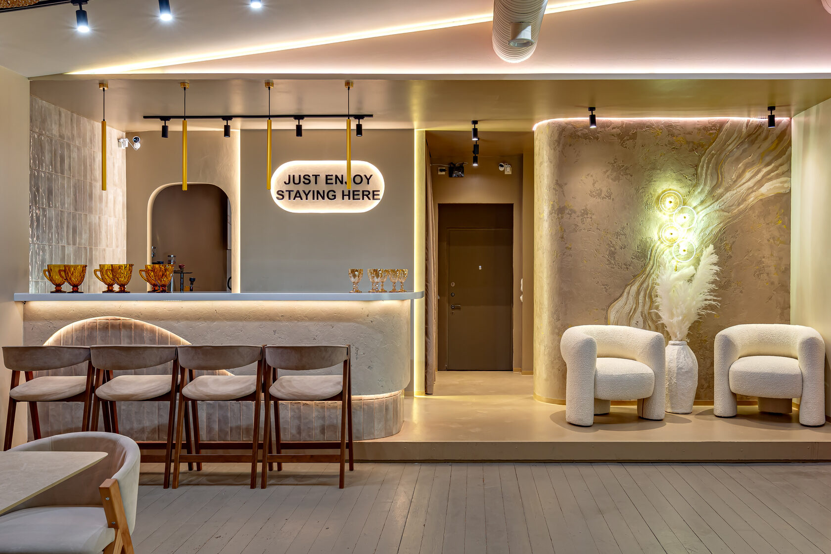 Фотография 14 площадки МАЙ «Август» на Курской: зал 110 м² в стиле ваби‑саби