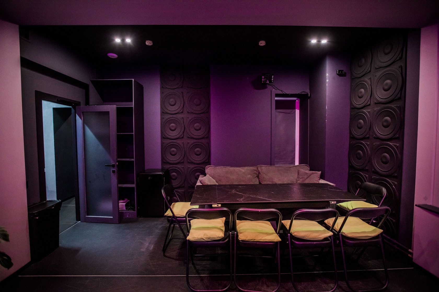 Фотография 2 площадки «Туса» у набережной: камерное пространство 32 м²