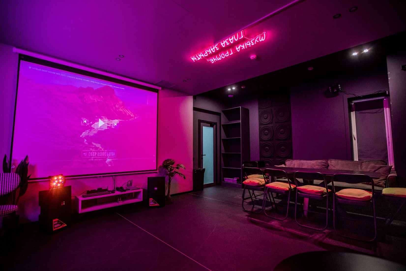 Фотография 6 площадки «Туса» у набережной: камерное пространство 32 м²