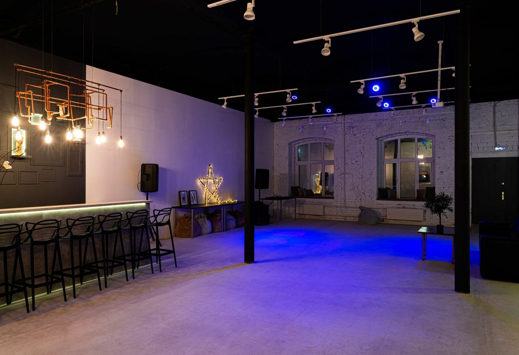 Фотография 12 площадки CLASSIC Loft на Тульской: зал с верандой 140 м²