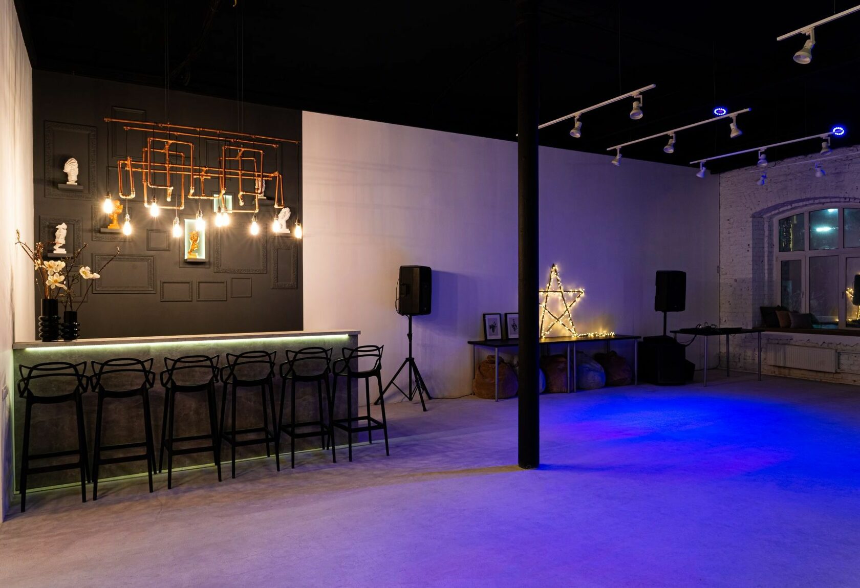 Фотография 18 площадки CLASSIC Loft на Тульской: зал с верандой 140 м²