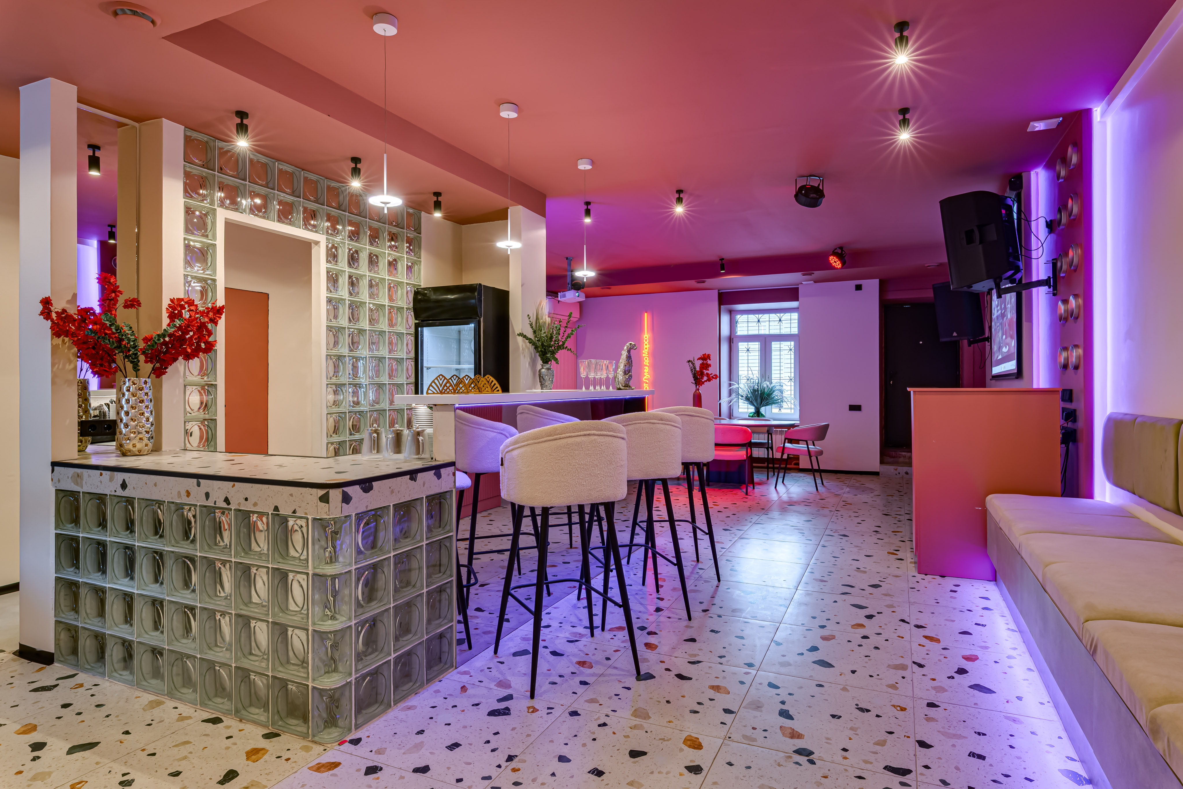 Фотография 6 площадки МОЙ ПЕРВЫЙ на Дмитровской: индустриальный зал 70 м² с верандой