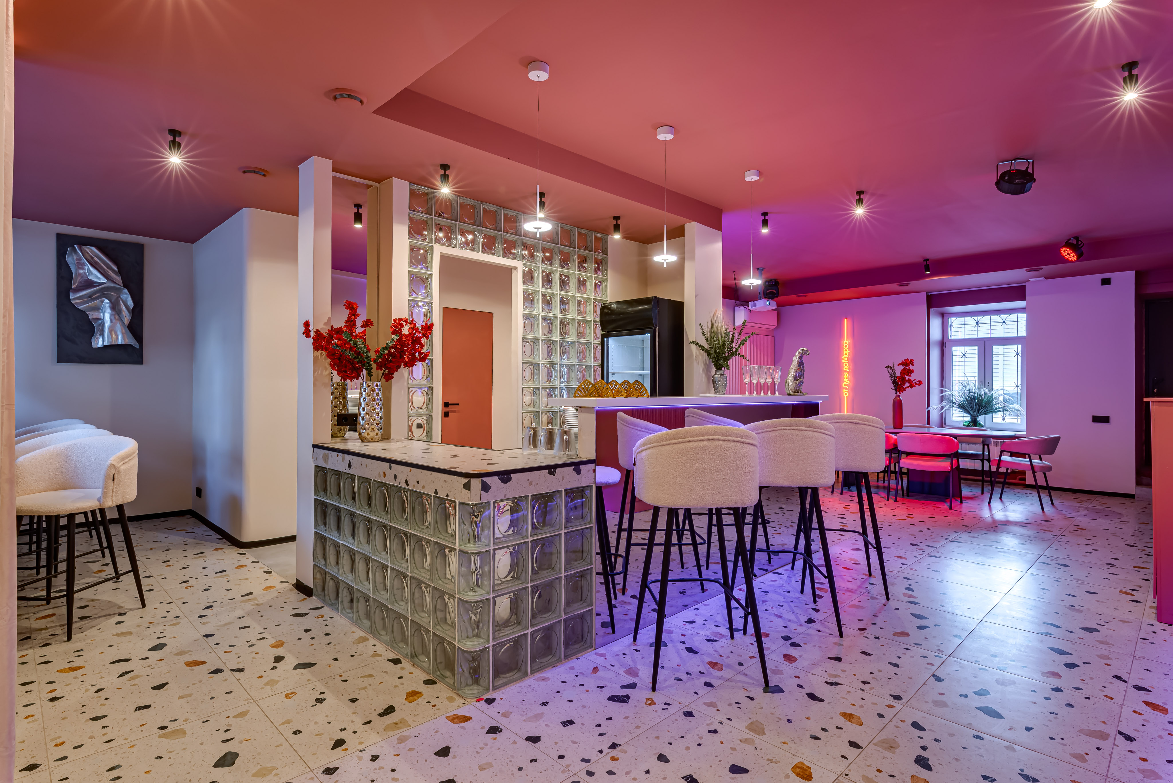 Фотография 1 площадки МОЙ ПЕРВЫЙ на Дмитровской: индустриальный зал 70 м² с верандой