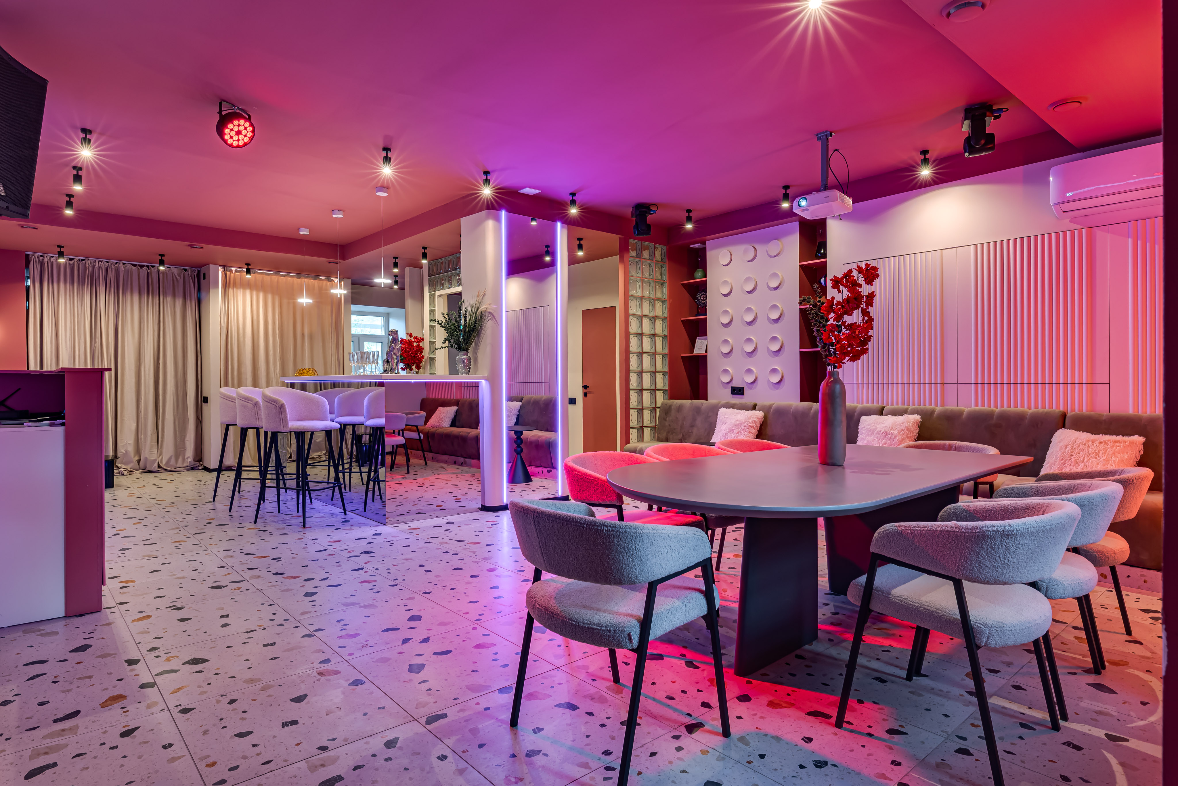 Фотография 3 площадки МОЙ ПЕРВЫЙ на Дмитровской: индустриальный зал 70 м² с верандой