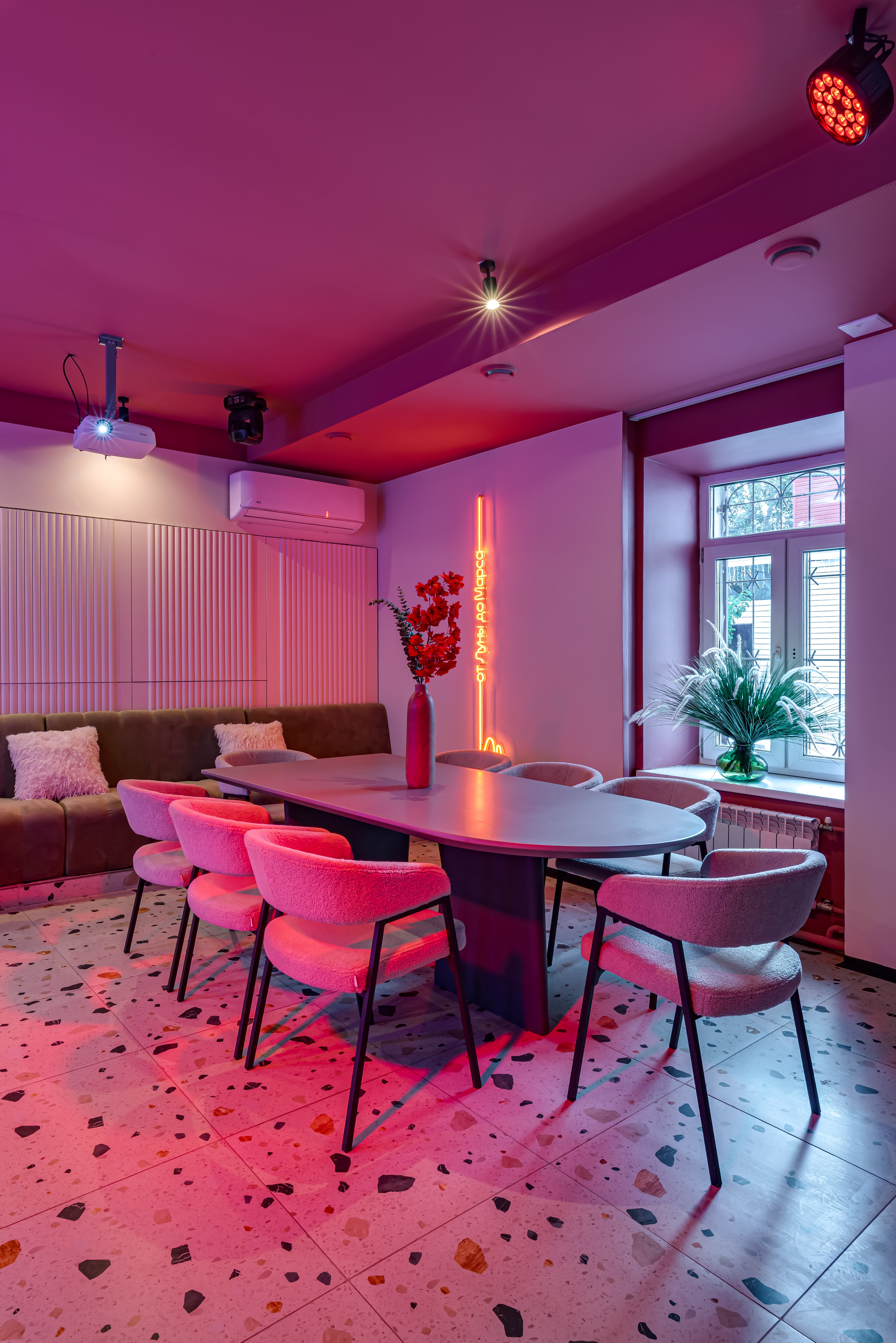 Фотография 9 площадки МОЙ ПЕРВЫЙ на Дмитровской: индустриальный зал 70 м² с верандой