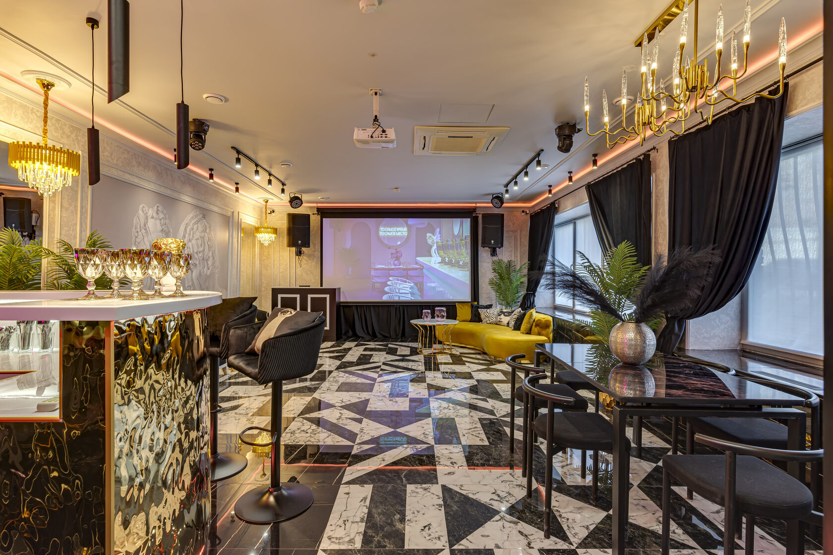 Фотография 3 площадки Место Юг на Бауманской: классический зал с поп‑арт акцентами, 80 м²