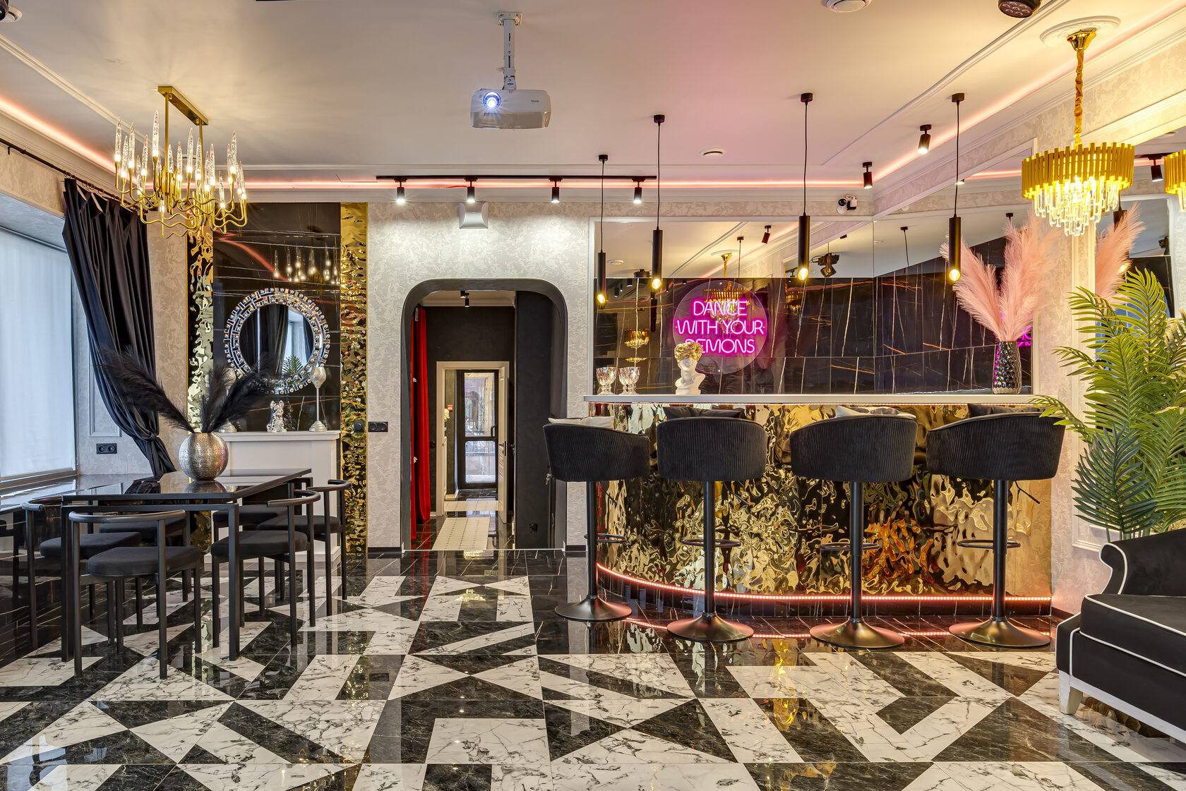 Фотография 4 площадки Место Юг на Бауманской: классический зал с поп‑арт акцентами, 80 м²