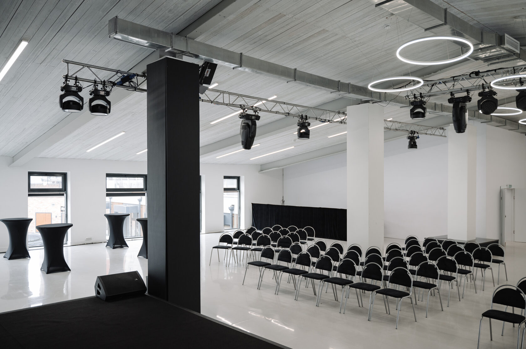 Фотография 5 площадки Шале на Чистых прудах: светлый зал 500 м²