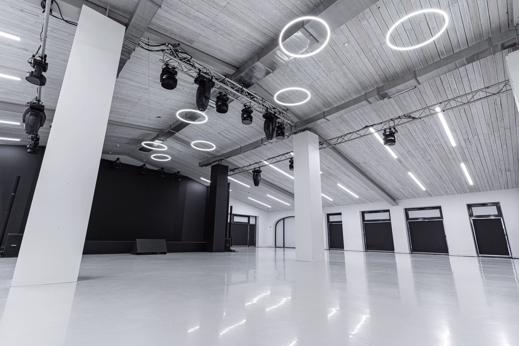 Фотография 8 площадки Шале на Чистых прудах: светлый зал 500 м²