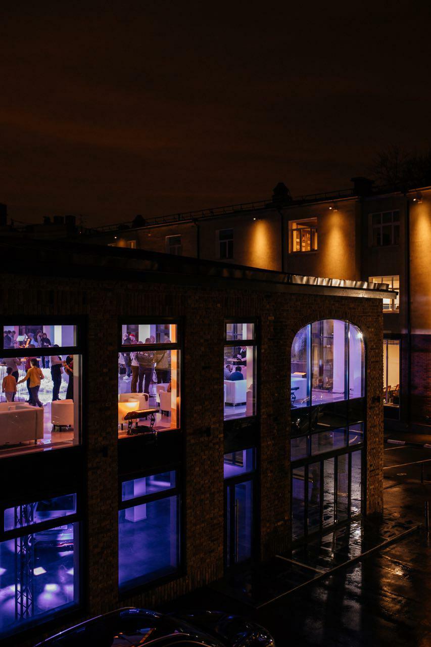 Фотография 11 площадки Шале на Чистых прудах: светлый зал 500 м²