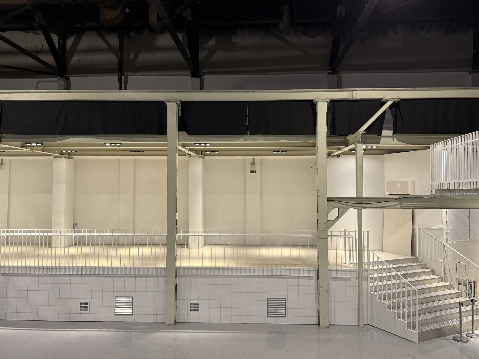 Фотография 2 площадки BOUNCE в центре: клубное пространство с двором 900 м²