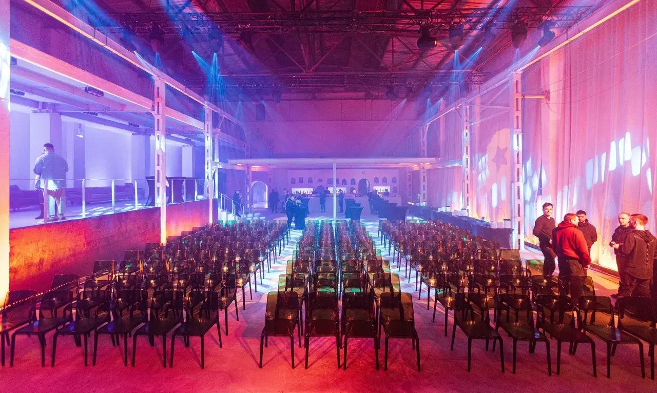 Фотография 11 площадки BOUNCE в центре: клубное пространство с двором 900 м²