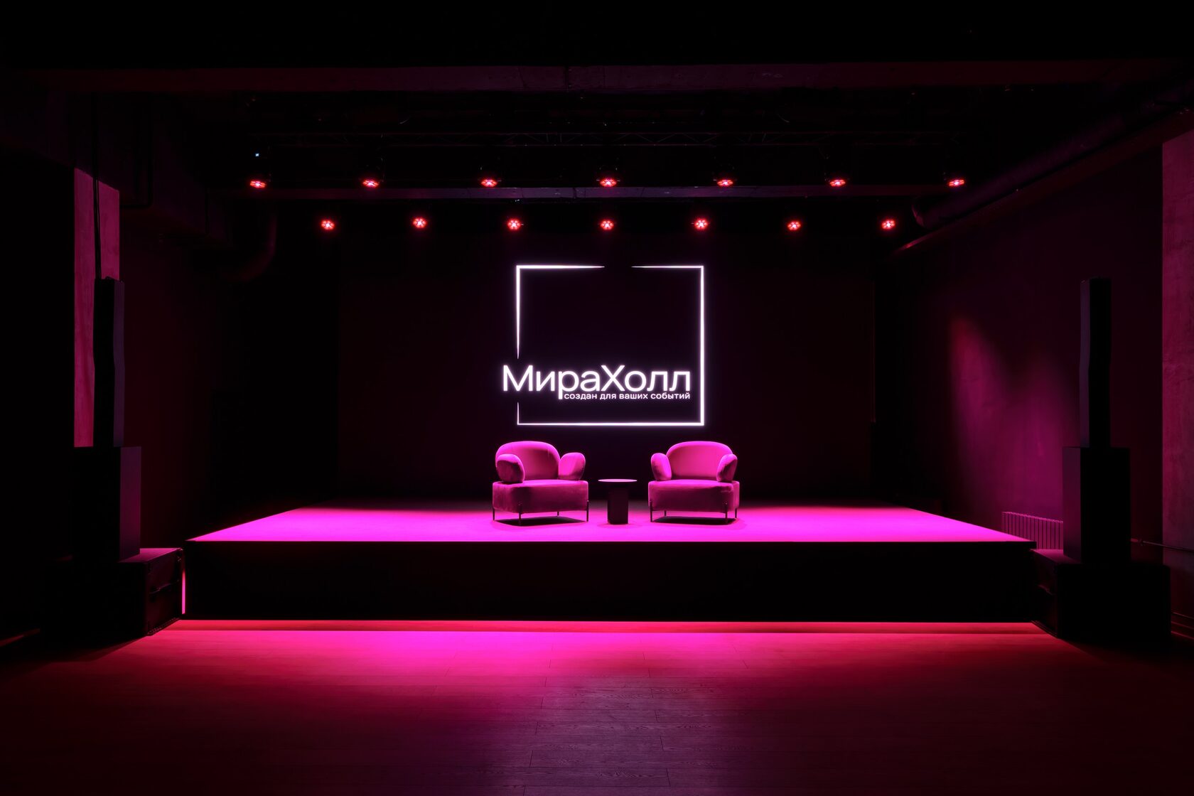 Фотография 4 площадки Mira Hall: зал со сценой 420 м²