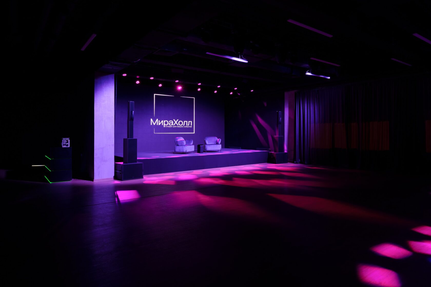 Фотография 5 площадки Mira Hall: зал со сценой 420 м²