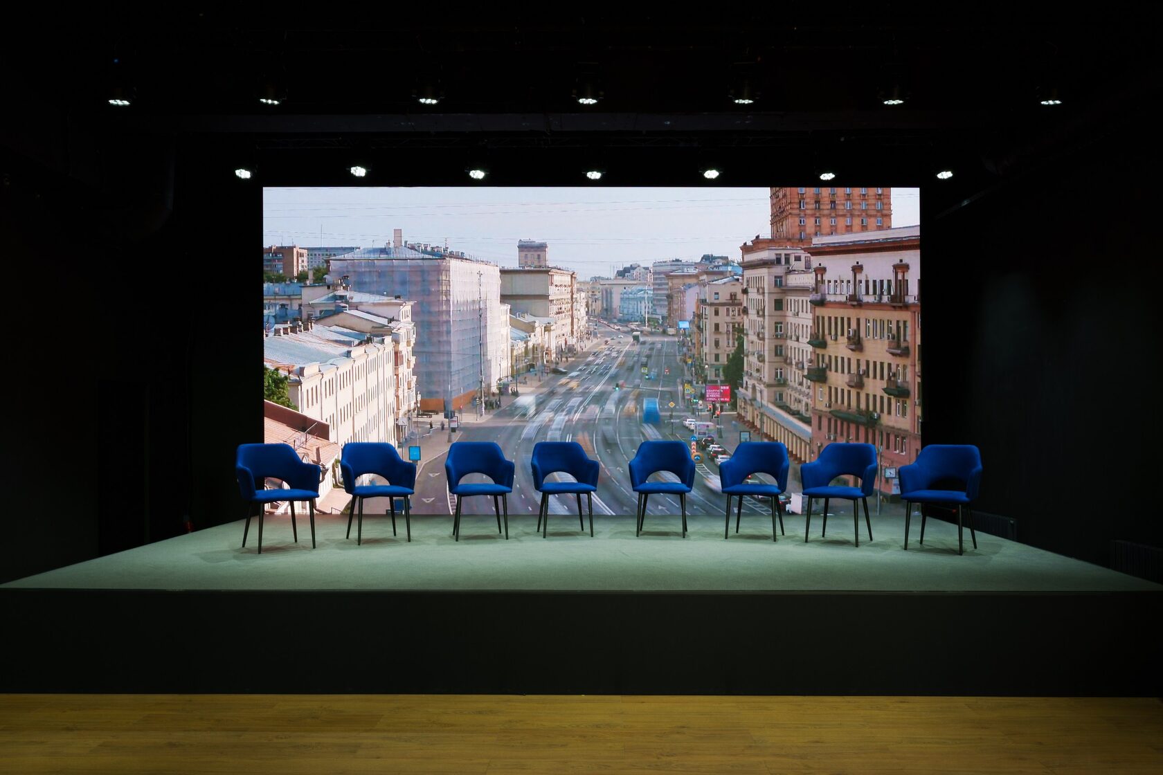 Фотография 9 площадки Mira Hall: зал со сценой 420 м²