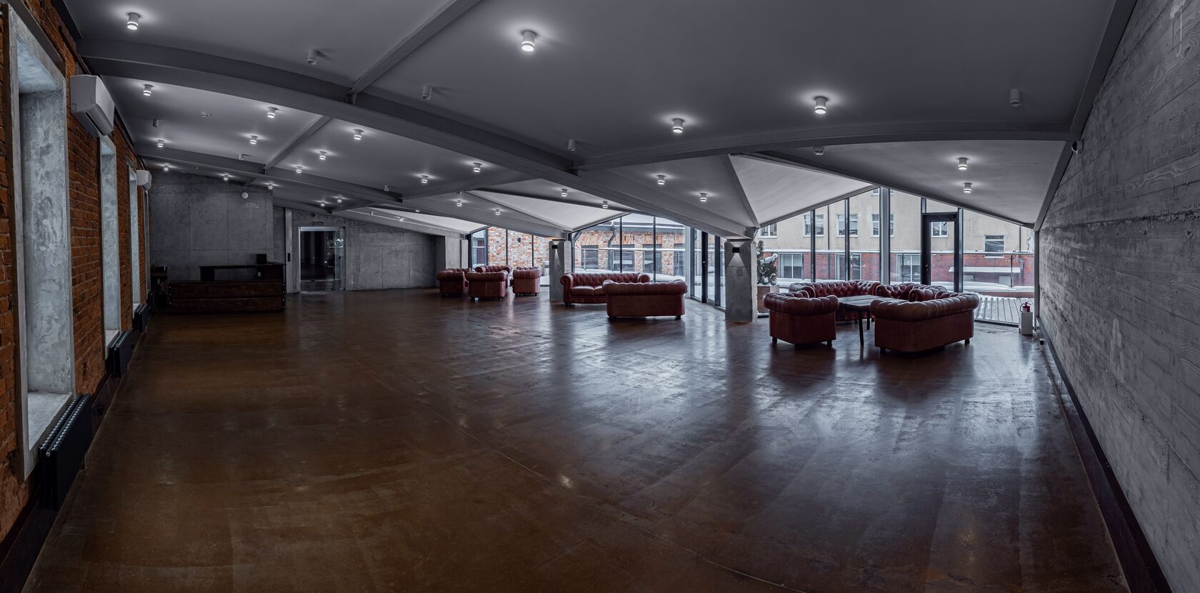 Фотография 3 площадки Мансарда на Чистых прудах: светлый зал с верандой, 150 м²