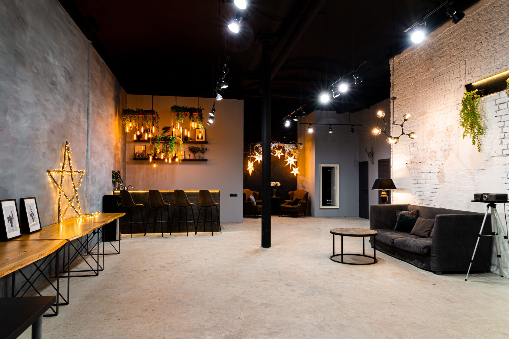 Фотография 4 площадки CleverLOFT Эко на Тульской: зал 100 м² с верандой