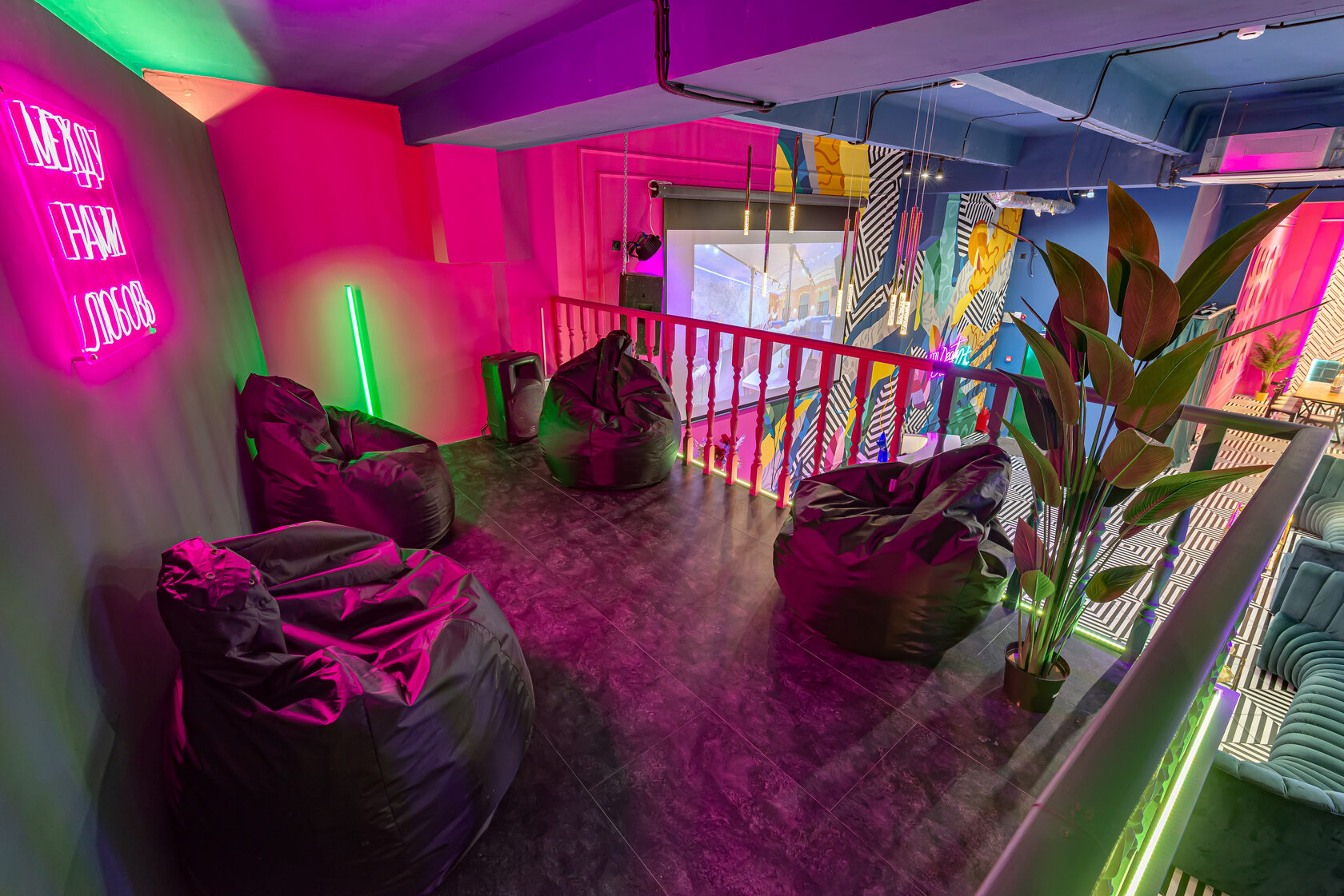 Фотография 11 площадки МАЙ Мира на Бауманской: двухуровневый зал 110 м²