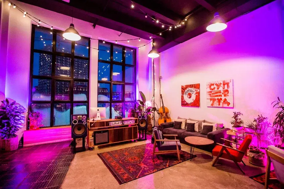 Фотография 3 площадки Room 404 на Савёловской: двухэтажный арт‑лофт 120 м²