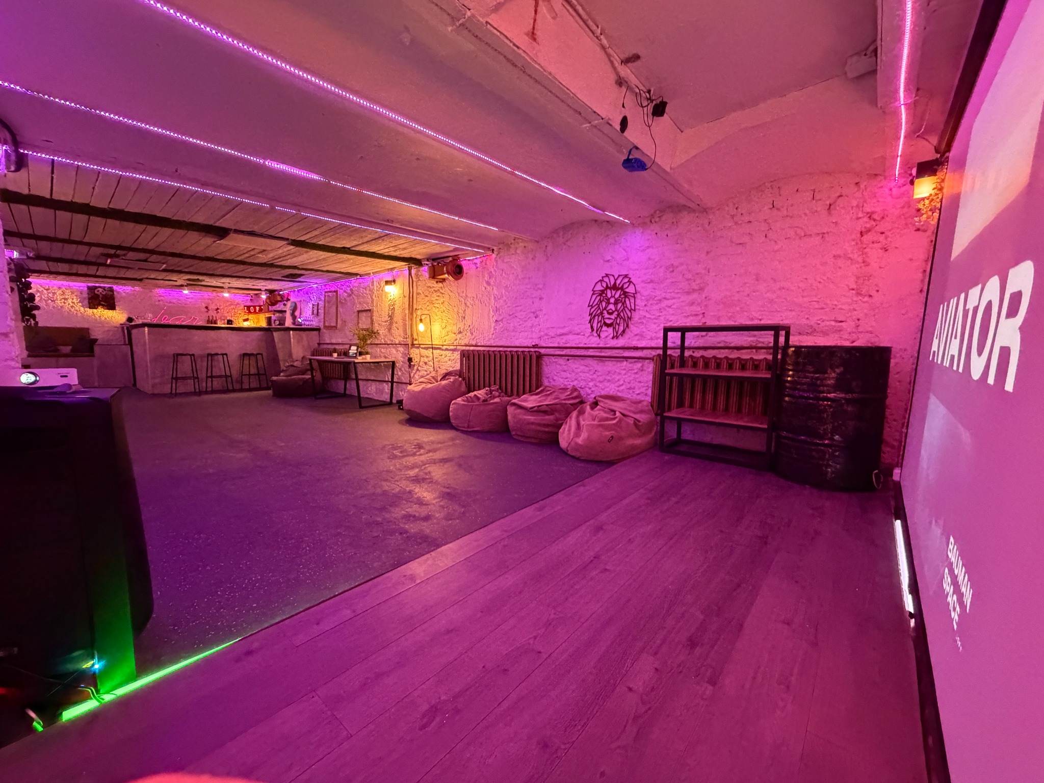 Фотография 4 площадки Неоновый лофт с зоной барбекю, 5 минут от Бауманской