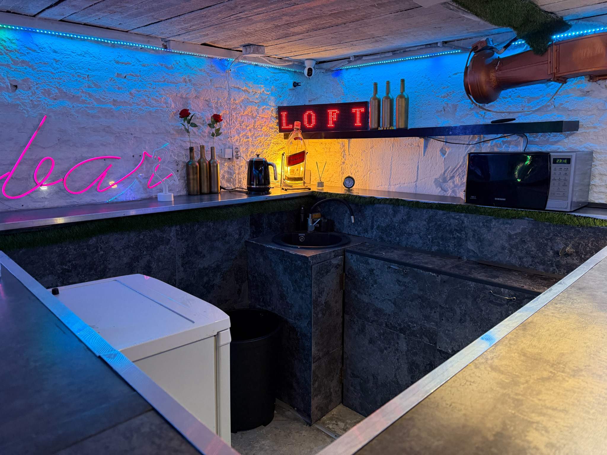 Фотография 10 площадки Неоновый лофт с зоной барбекю, 5 минут от Бауманской