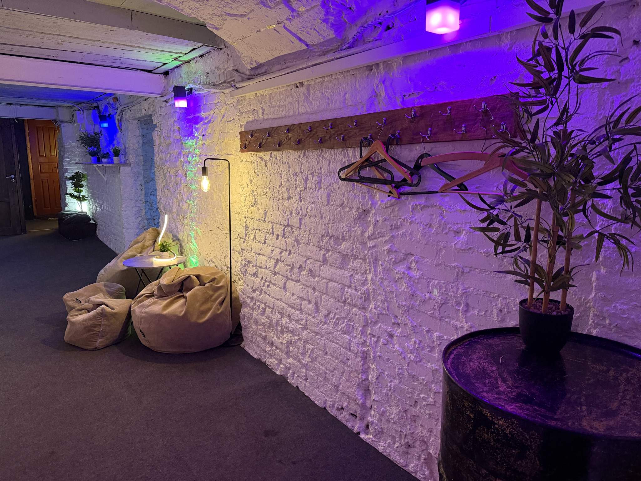 Фотография 8 площадки Неоновый лофт с зоной барбекю, 5 минут от Бауманской