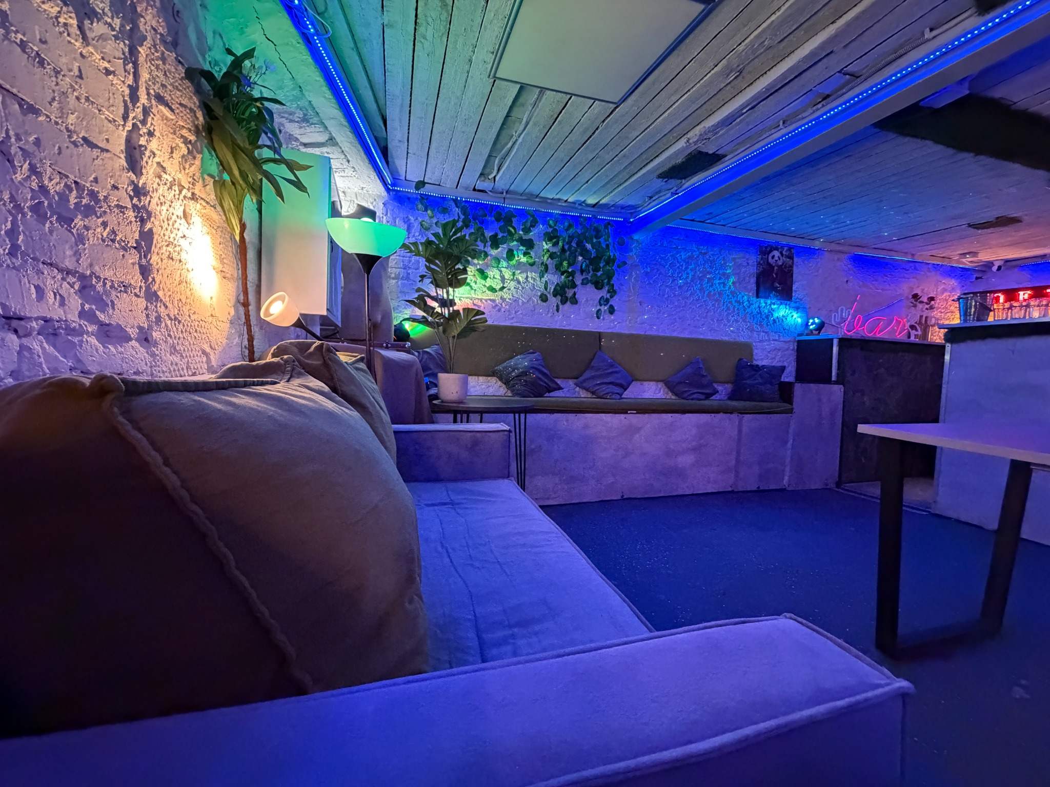 Фотография 3 площадки Неоновый лофт с зоной барбекю, 5 минут от Бауманской