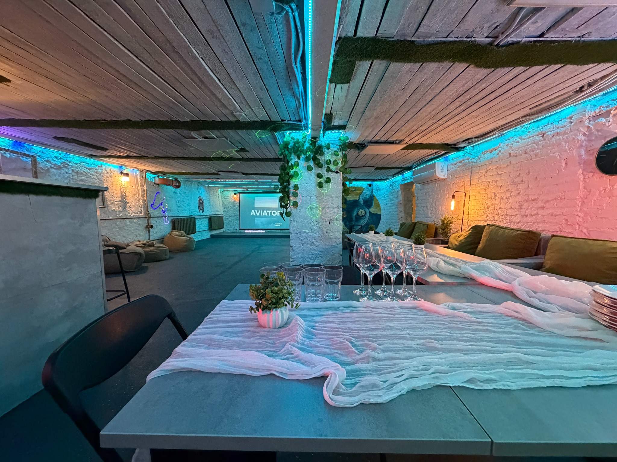 Фотография 5 площадки Неоновый лофт с зоной барбекю, 5 минут от Бауманской