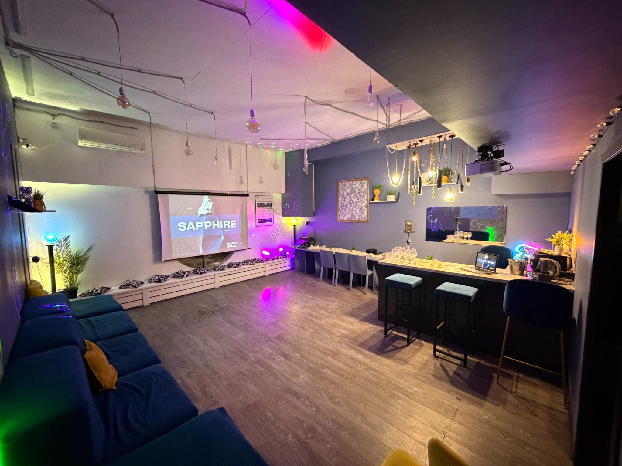 Фотография 1 площадки Яркий, классический лофт с караоке, 8 минут от метро