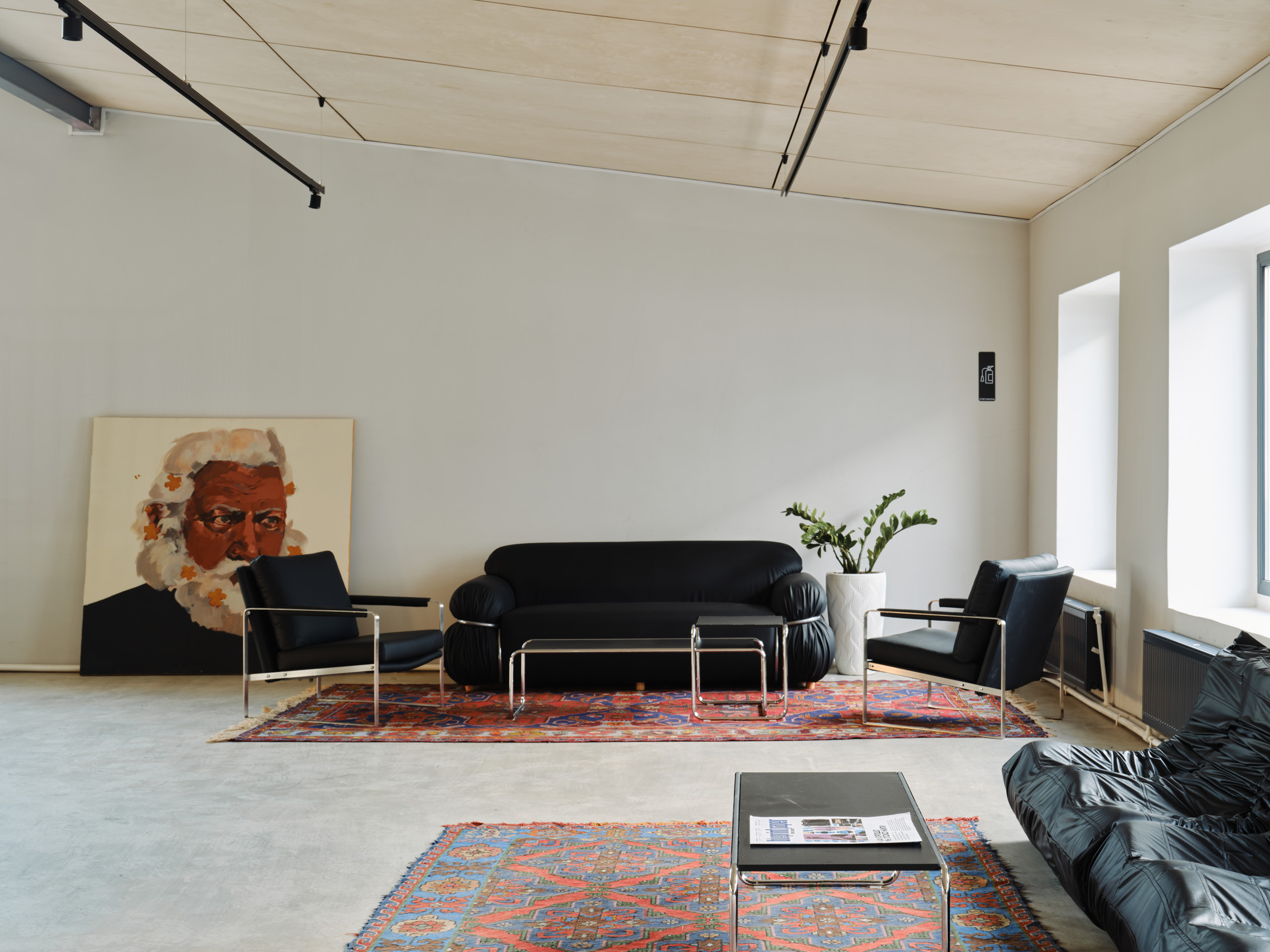 Фотография 15 площадки Светлый и просторный зал из красного кирпича