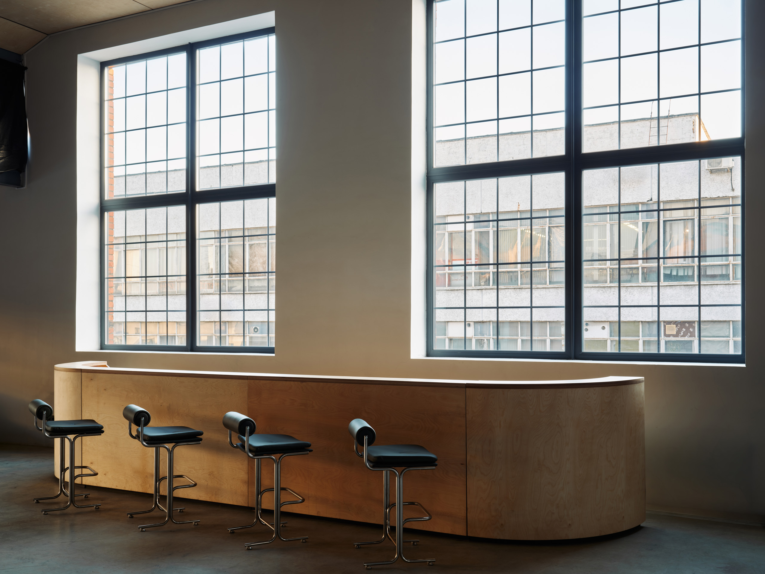 Фотография 14 площадки Светлый и просторный зал из красного кирпича