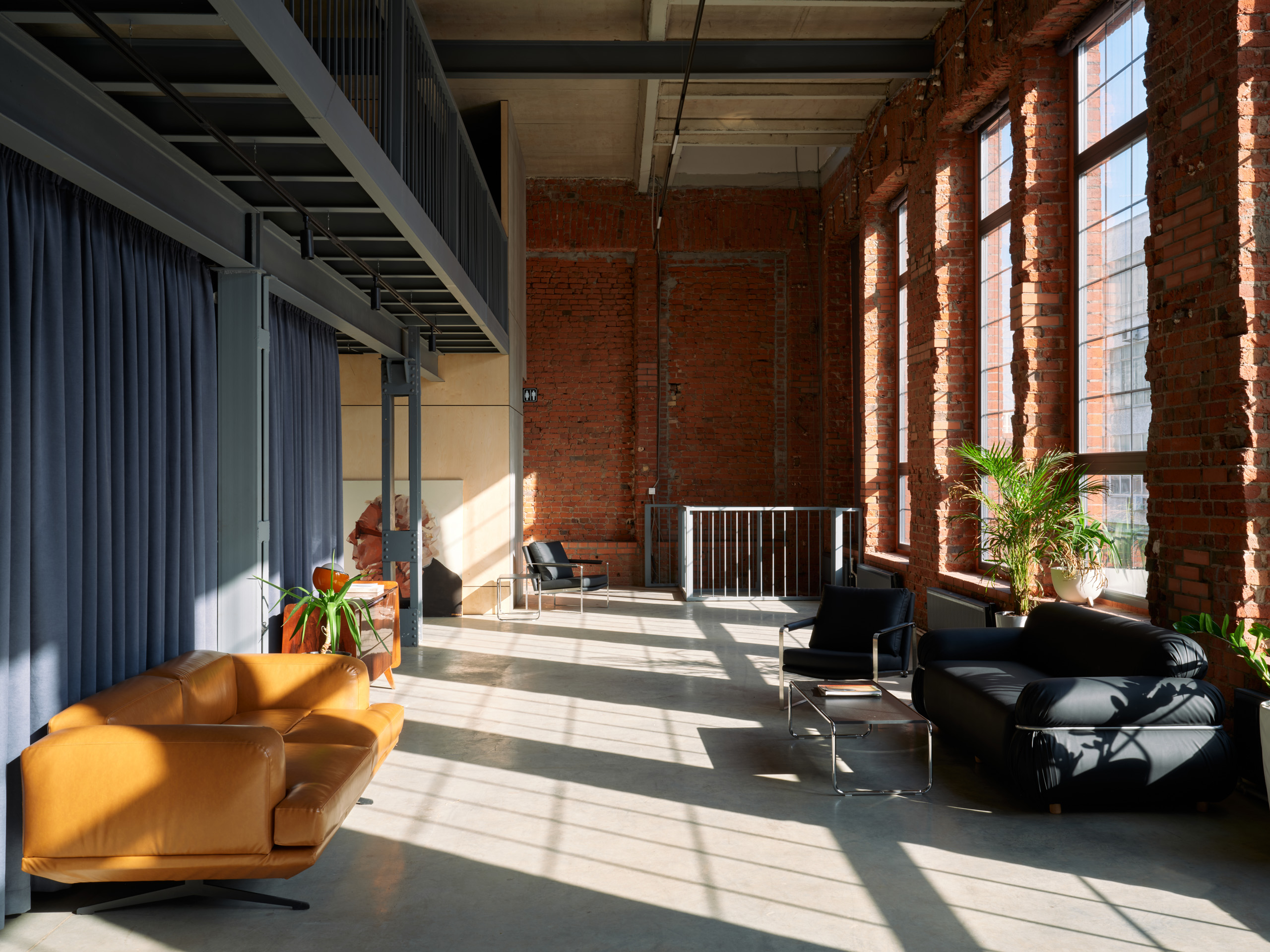 Фотография 6 площадки Светлый и просторный зал из красного кирпича