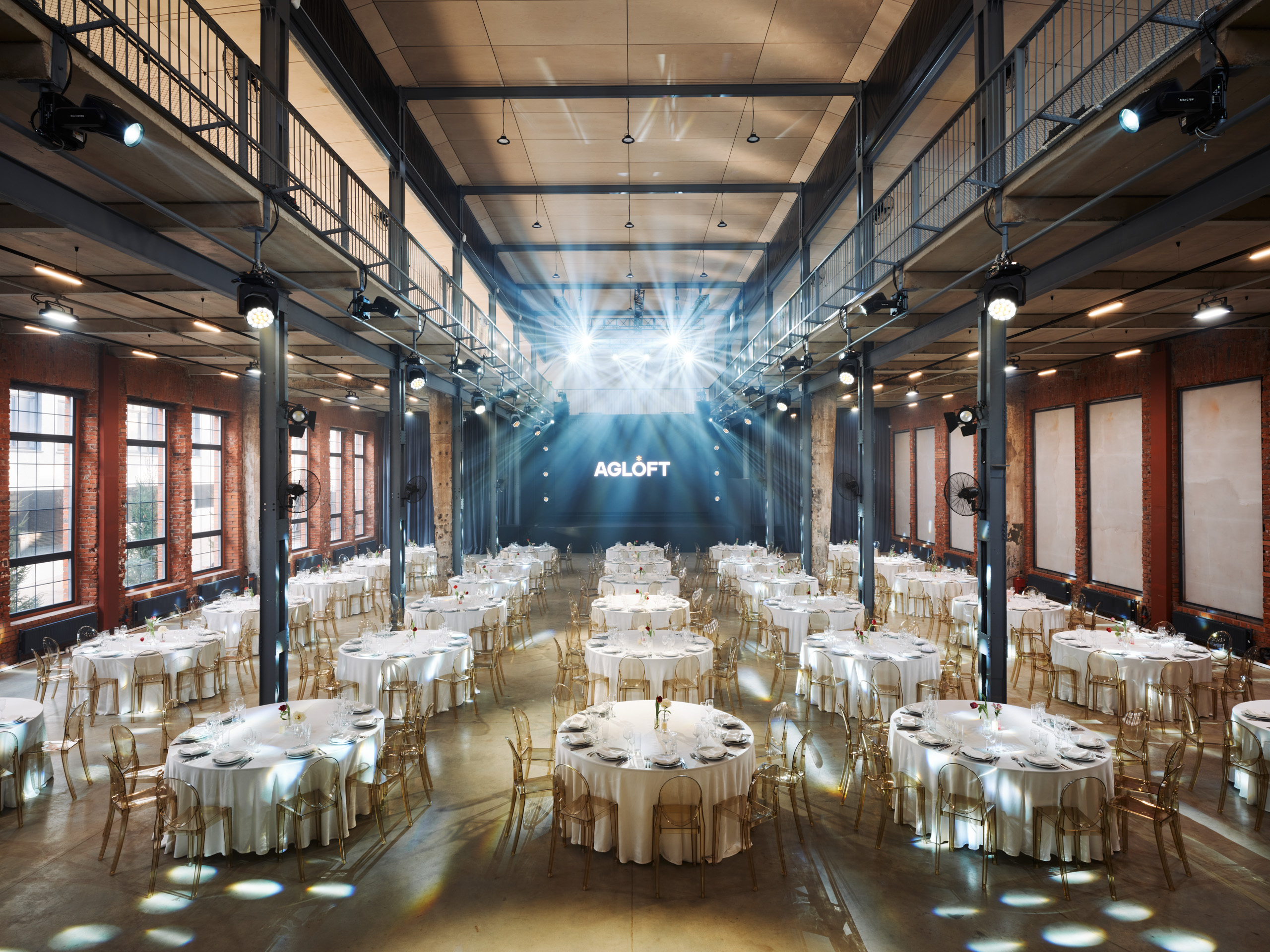 Фотография 1 площадки Светлый и просторный зал из красного кирпича