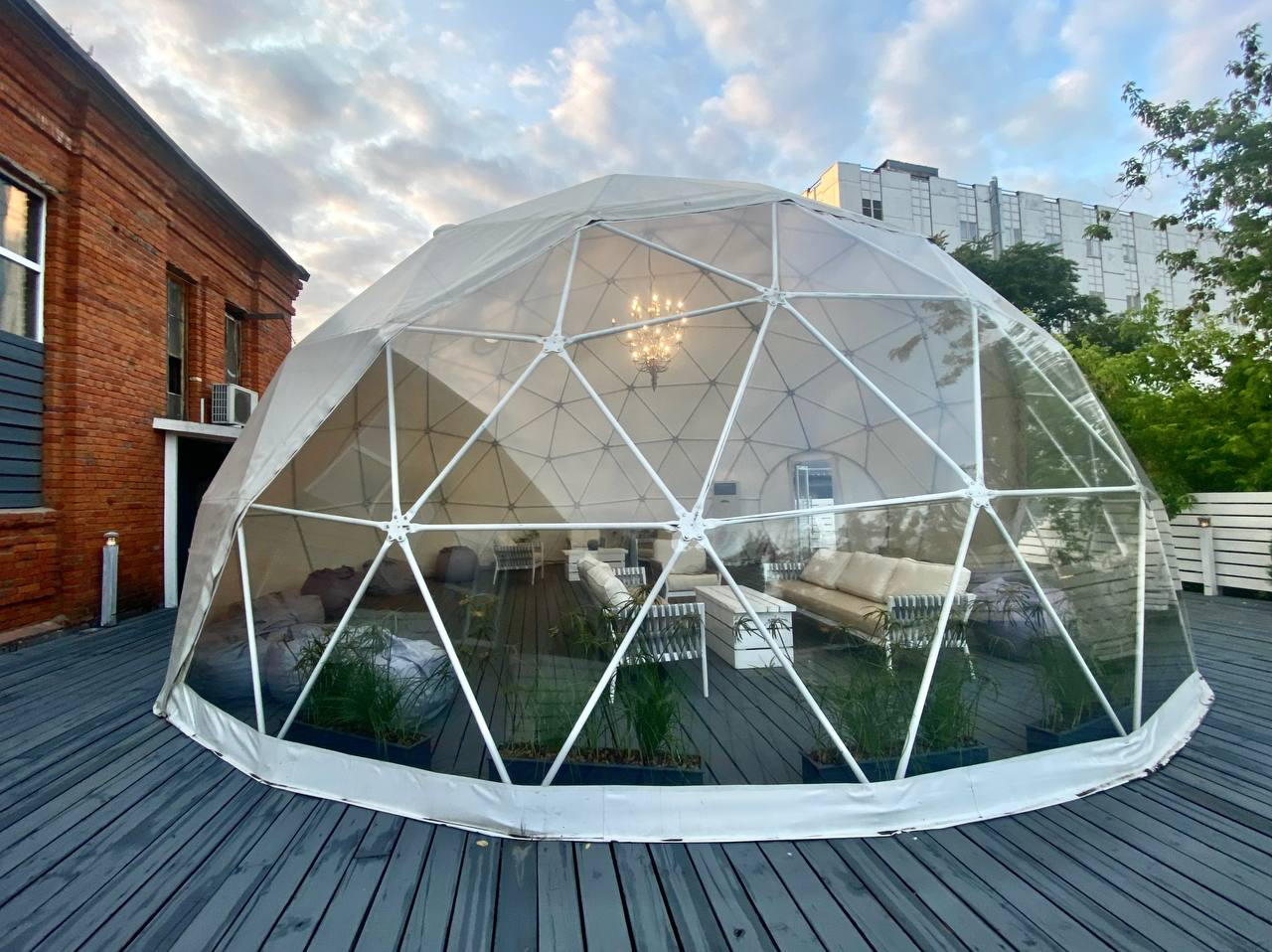 Фотография 2 площадки Приватная крыша-веранда со сферическим полупрозрачным шатром