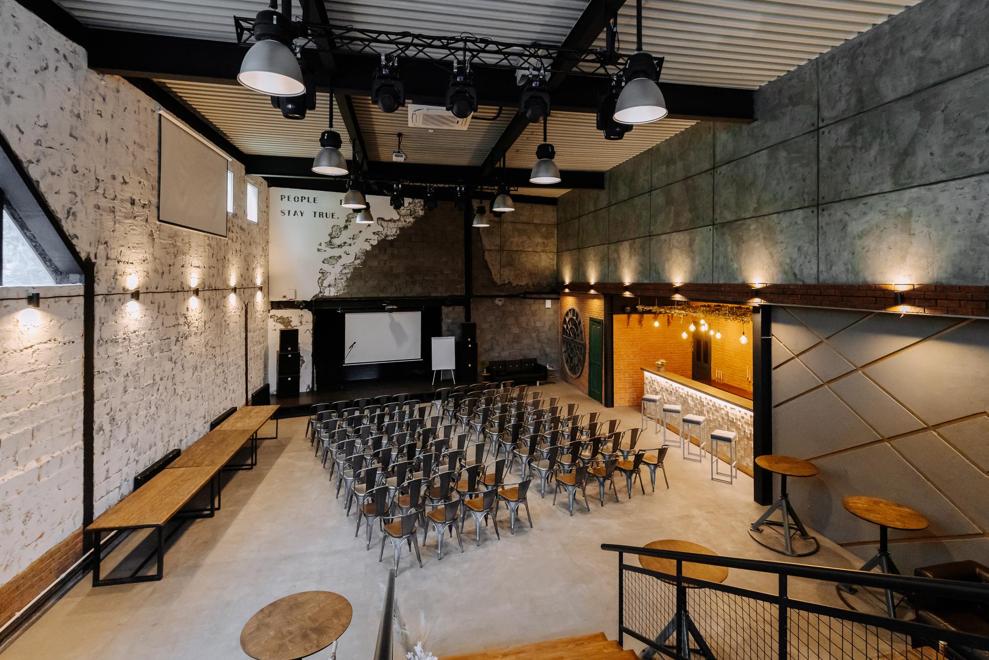 Фотография 1 площадки Двухуровневый лофт с панорамными окнами