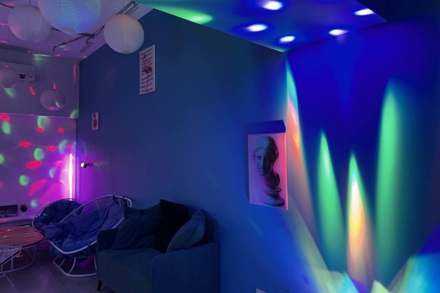 Фотография 9 площадки Светлый лофт с караоке и подвесным креслом, 8 минут от метро