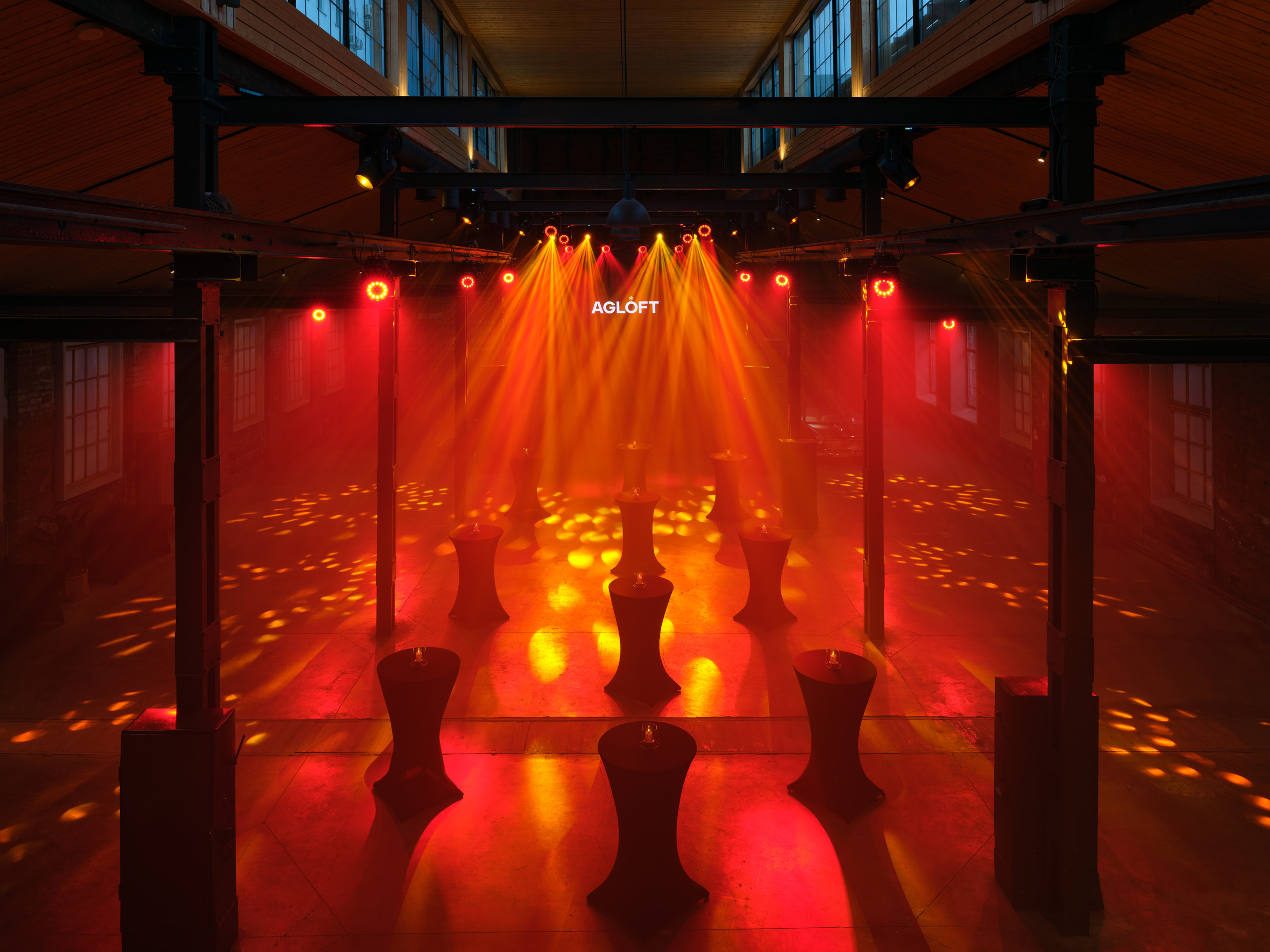 Фотография 15 площадки Двухуровневый лофт с высокими потолками и панорамными окнами