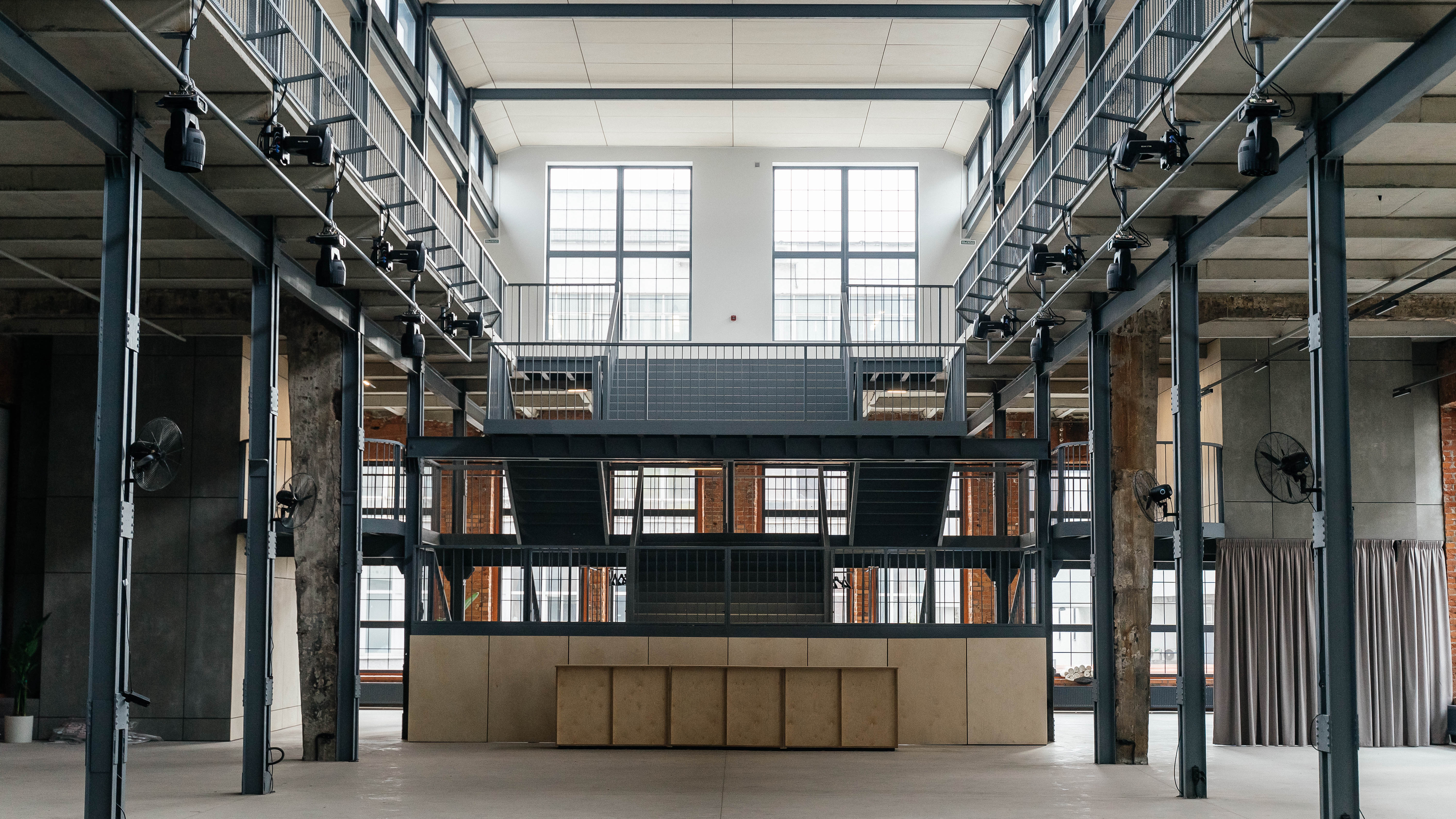 Фотография 1 площадки GRAND HALL