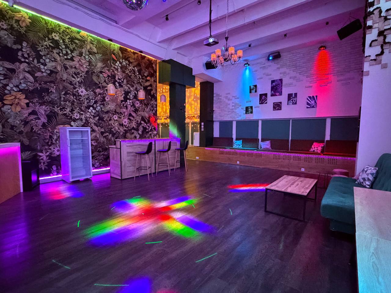 Фотография 9 площадки Лофт в центре Москвы с высоким потолком и зоной кухни