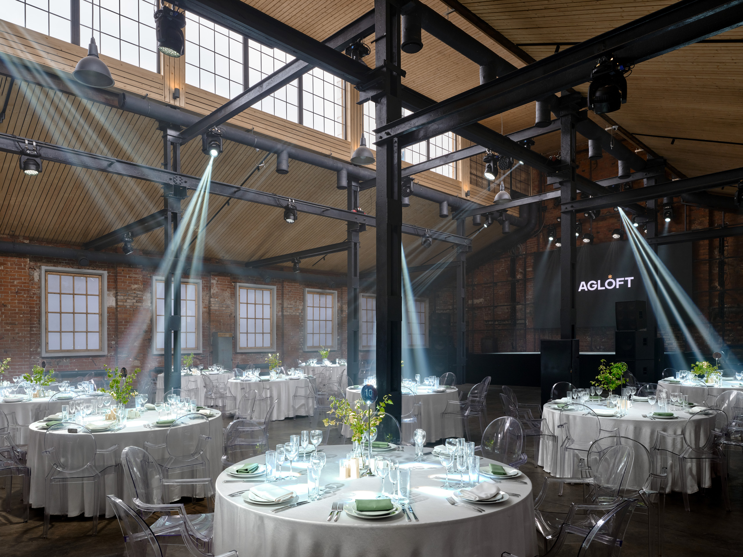 Фотография 5 площадки Двухуровневый лофт с высокими потолками и панорамными окнами