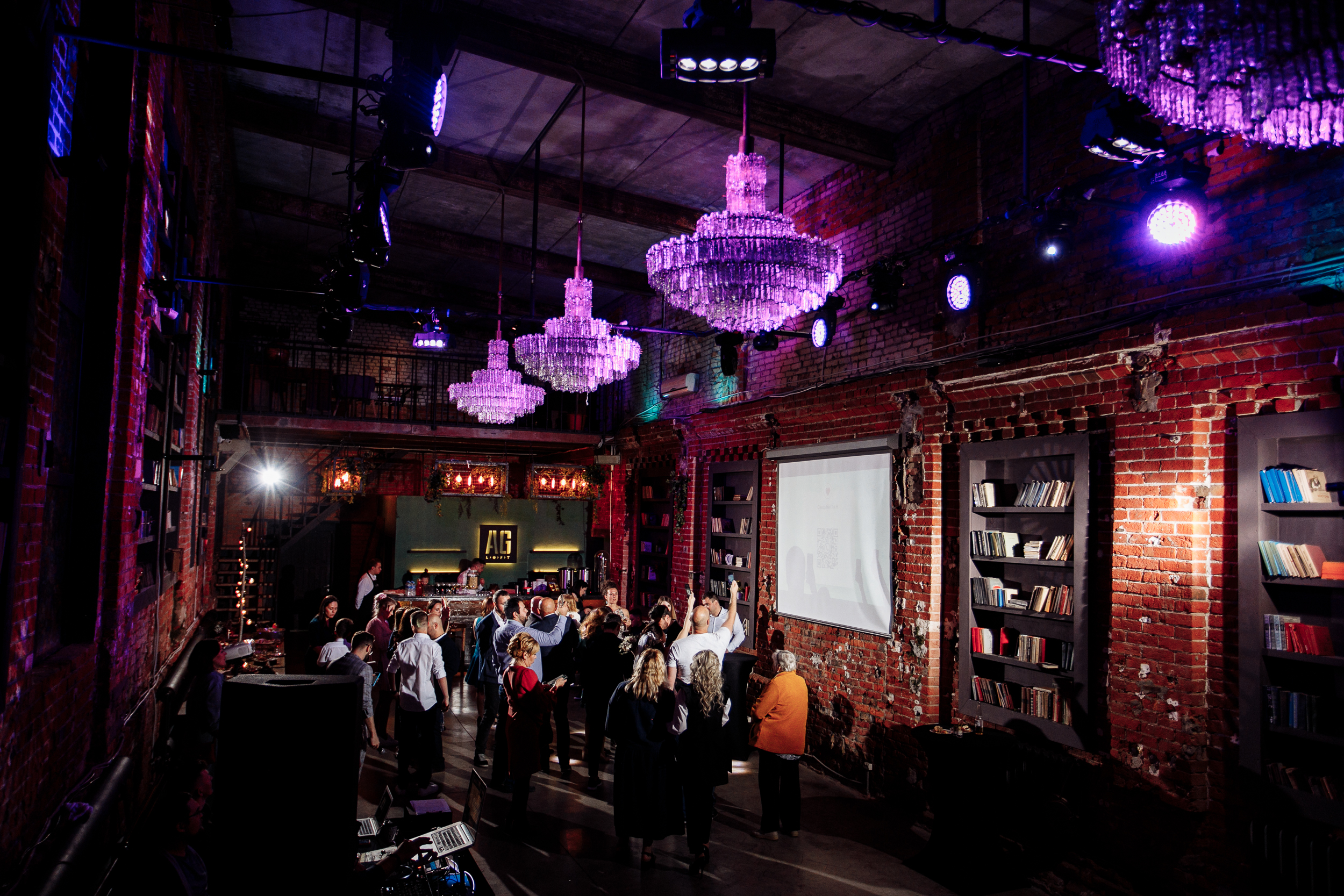 Фотография 6 площадки Атмосферный лофт с высокими потолками, витражами и люстрами